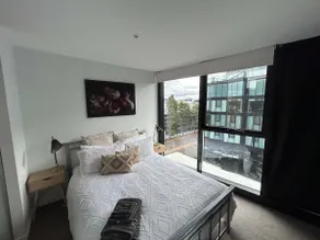 Stylish Canberra CBD Apartment for 6 - Image 2