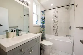 2Bed/2Bath King Bed+Central+W/D+WIFI - Image 5