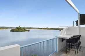 Stunning Rooftop Retreat, River Views with Private Jacuzzi! - Image 4