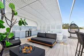 Stunning Rooftop Retreat, River Views with Private Jacuzzi! - Image 3