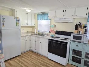 Ocean Lakes home w/golf cart just steps to the bea - Image 4