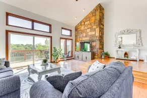 Swim & Boat Docks: Lakefront Gem in Bella Vista! - Image 3