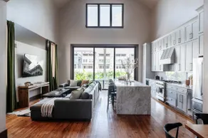 2 Designer Homes 14 Bedrooms Walk to St Charles - Image 2
