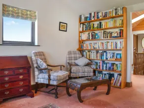 Church View Apartment - Image 4