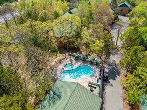 Pet-Friendly Stay in Central Branson - Image 5