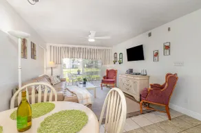 2/2 Pondview Haven - Beach 0.5mi - Image 2