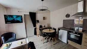 Apartment in Downtown - Image 4