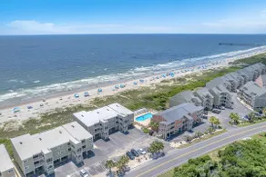 Beach Retreat: Oceanfront Upper Level Corner Unit - Image 3