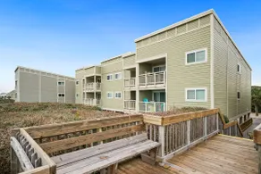 Beach Retreat: Oceanfront Upper Level Corner Unit - Image 5