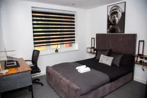 Modern Apartment Minutes Away From Heathrow - Image 3