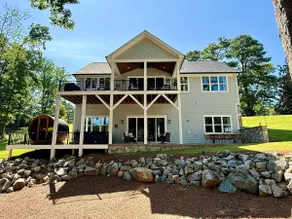 Lakefront Wellness Escape • Hot tub/Sauna/Yoga - Image 4