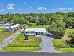 Lanier's Escape Dog Friendly Fenced in Yard - Image 4