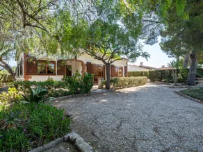 Spacious house, private pool and bbq 5min beach - Image 2