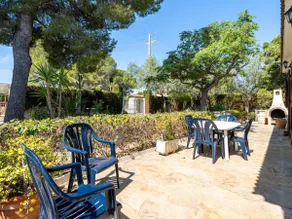 Spacious house, private pool and bbq 5min beach - Image 5