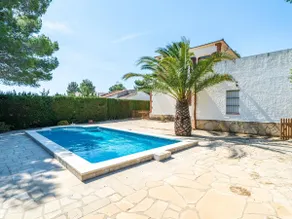 Spacious house, private pool and bbq 5min beach - Image 4
