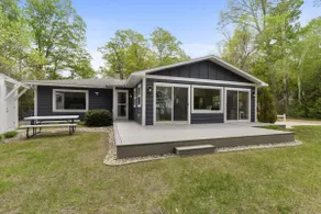 The Vine House on Crystal Lake - Image 5