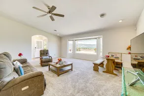 Steps to Clear Lake: Hot Tub Haven in Norcal! - Image 4