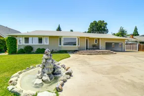 Steps to Clear Lake: Hot Tub Haven in Norcal! - Image 2