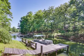 Dock & Home Theater: Pet-Friendly Lake Wylie Home - Image 3