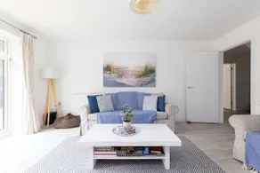 Modern Family Retreat Nr Beaches and Marina - Image 4