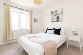 Modern Family Retreat Nr Beaches and Marina - Image 2