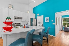 Pool Loft Suite | Bay Access & Beach Passes - Image 5