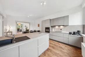 Workplace | Queen size | Top kitchen | Bright - Image 2
