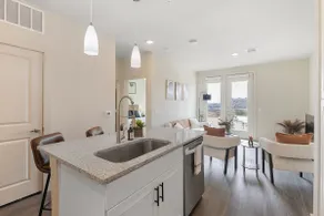 Luxe 1bd Apt, 24hr Gym &Pool - Image 2