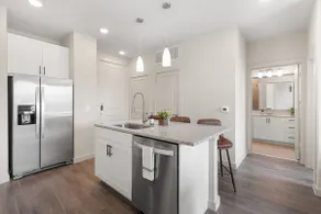 Luxe 1bd Apt, 24hr Gym &Pool - Image 3
