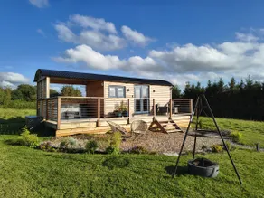 Fir Tree Shepherd's Hut - Image 2