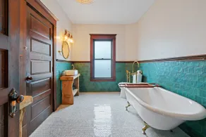 Historic Home in Downtown Vancouver - Image 4