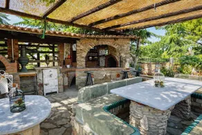 Saltos Apartment 2 - Pool & Garden Getaway - Image 2