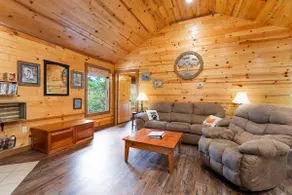 Critter Corner Cabin – Cozy Bluffside Retreat - Image 5
