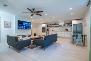 New Deals! Stylish & Modern 2BR Stay in Prime Spot - Image 3