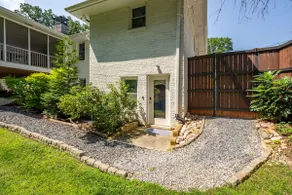 New Deals! Stylish & Modern 2BR Stay in Prime Spot - Image 4