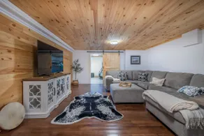 The Bluebird Cottage Lake Front 4Bdrms - Image 3
