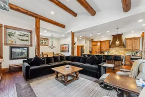 Cascade Village 4BR Hot Tub Shuttle Access - Image 2