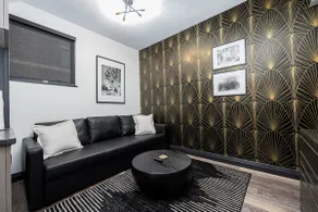 Charming Suite|Walk to Parks & Cafes|Pets Welcome - Image 3
