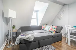 Stylish 1BR Getaway Near Ottawa’s Downtown - Image 2