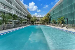 Stylish Stay Near Disney World + Free Parking - Image 4