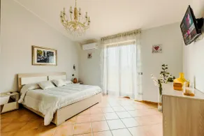 Lemon House - Image 4
