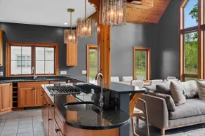 Luxury 4BR Chalet/Hot Tub, Sauna + Shuttle Access - Image 5
