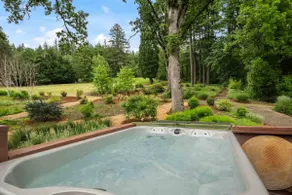 Magnificent West Linn Escape on Two Acres, Golf, - Image 4
