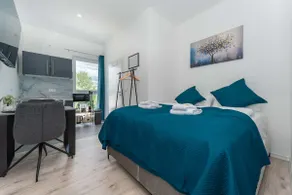 Lit Living - Luxury House - Box Spring - Parking - Exclusive Kitchen - Image 2