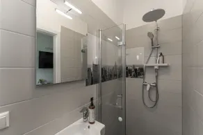 Lit Living - Luxury House - Box Spring - Parking - Exclusive Kitchen - Image 3