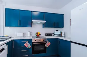 Stunning & Spacious Home by 53 Degrees Property, Sleeps 7 in the heart of Anfield! - Image 2