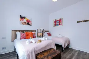 Stunning & Spacious Home by 53 Degrees Property, Sleeps 7 in the heart of Anfield! - Image 4