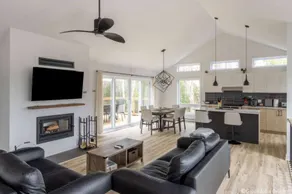 Spa & Pool Table | D-tent Chalet - Image 3
