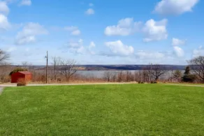 1BR + loft w/expansive lake views, deck & grill - Image 3
