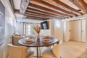 Charming renovated apartment in Center of Paris - Image 4